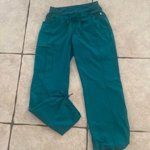 Cherokee infinitely scrub set hunter green